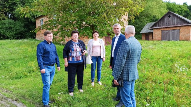 Закинутий ФАП у волинському селі стане оселею для родини місцевої фельдшерки