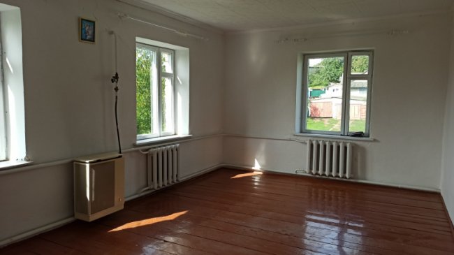 Закинутий ФАП у волинському селі стане оселею для родини місцевої фельдшерки