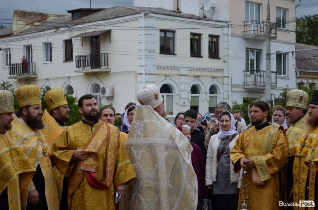 У Луцьку хресною ходою пройшли прихильники церкви Московського патріархату. ФОТО