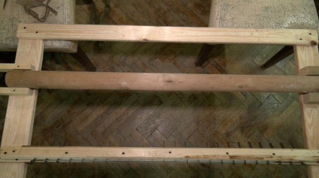 Вчитель із Волині створив верстат, який пришвидшує виробництво маскувальних сіток