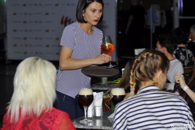 Свято краси і моди: як мийку в Луцьку перетворили на модний подіум