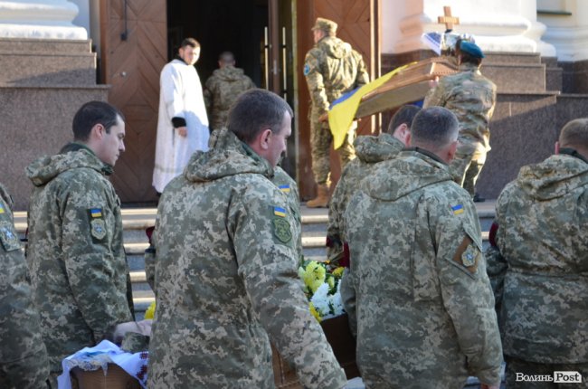 Загинув у день народження: Луцьк попрощався з воїном Віктором Лахаєм. ФОТОРЕПОРТАЖ