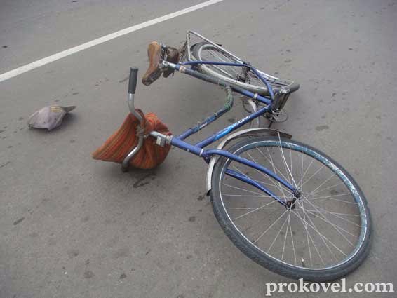 ДТП у Ковелі: від зіткнення з велосипедистом увігнулося лобове скло автівки