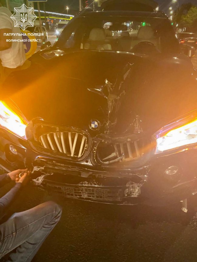 У Луцьку на Соборності 22-річний водій не впорався з керуванням та зніс огорожу