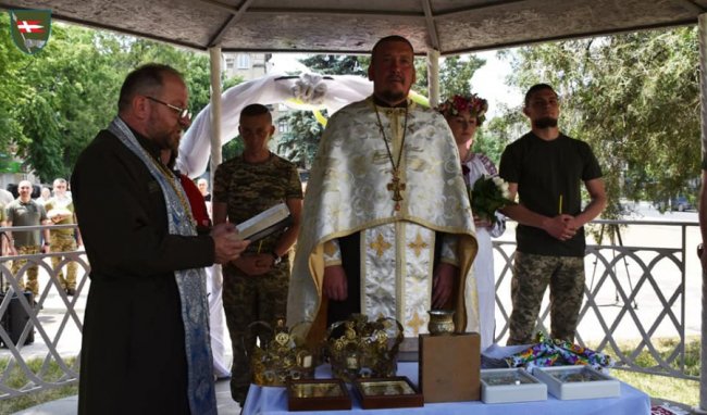 У волинській бригаді, яка воює на передовій, відгуляли подвійне весілля. ФОТО