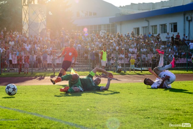 «Волинь» – «Карпати»: великий фотозвіт із нашумілого матчу