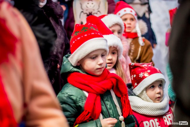 У Луцьку урочисто засвітили головну ялинку міста. ФОТО