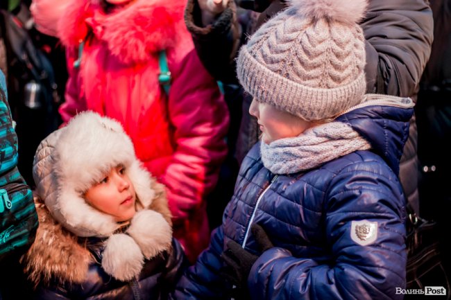 У Луцьку урочисто засвітили головну ялинку міста. ФОТО