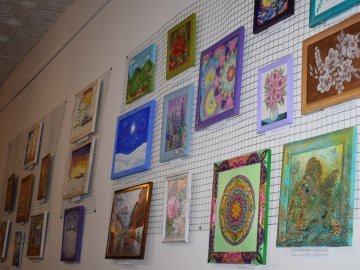 Листівки від янголят та одруження «військової» пари. Добрі новини Волині