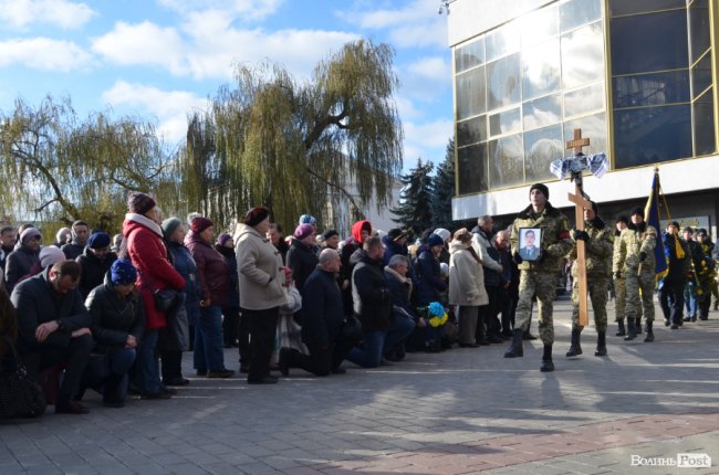 Загинув у день народження: Луцьк попрощався з воїном Віктором Лахаєм. ФОТОРЕПОРТАЖ