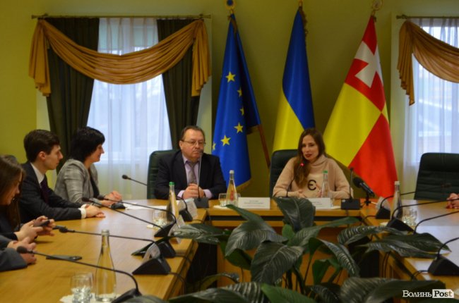 «Ви круті»: замміністра проінспектувала роботу луцького ЦНАПу. ФОТО