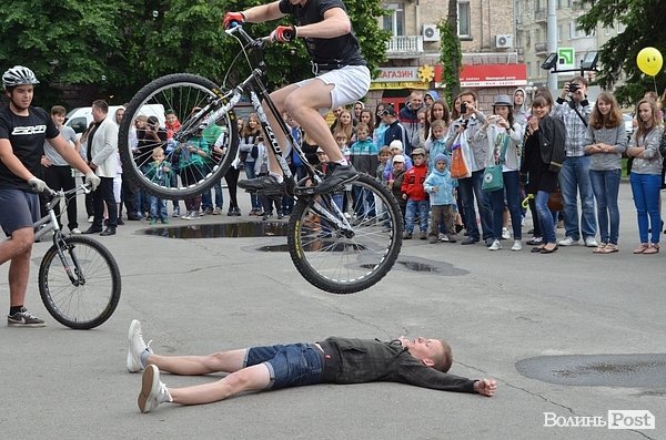 Фестиваль бульбашок у Луцьку. ФОТО