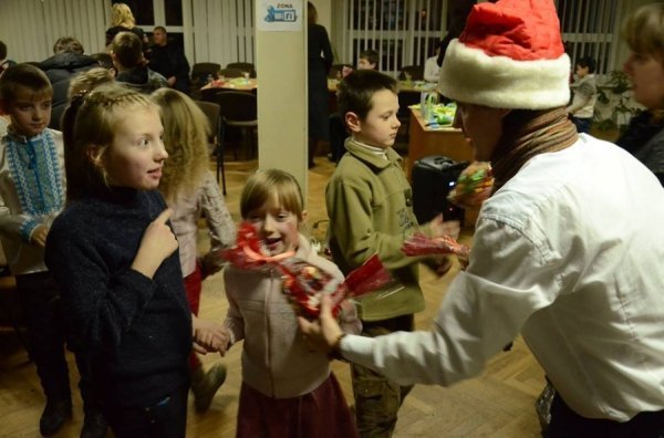 Діти із реабілітаційних центрів отримають святкові листівки від луцьких школярів. ФОТО