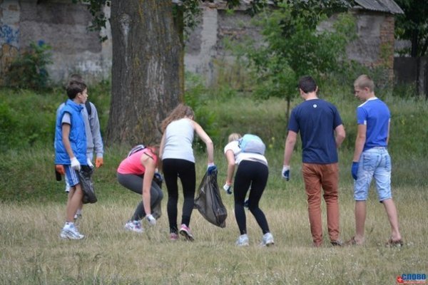 Як молодь прибирала Ковельське водосховище. ФОТО