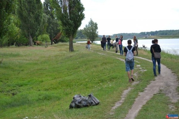 Як молодь прибирала Ковельське водосховище. ФОТО