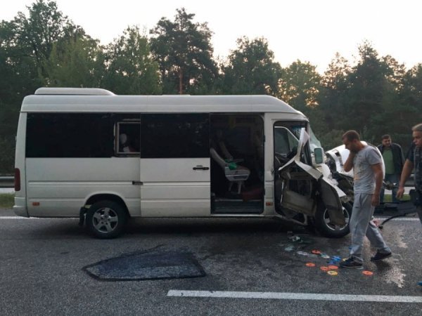 Український гурт «ТНМК» потрапив у аварію на Кіровоградщині. ФОТО