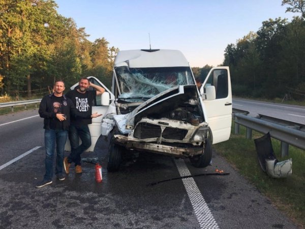 Український гурт «ТНМК» потрапив у аварію на Кіровоградщині. ФОТО