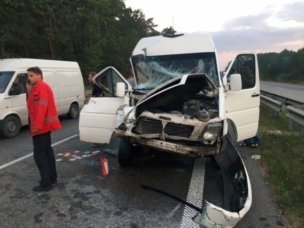 Український гурт «ТНМК» потрапив у аварію на Кіровоградщині. ФОТО