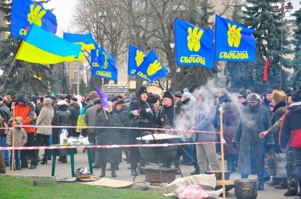 Віче на луцькому Майдані. ФОТО