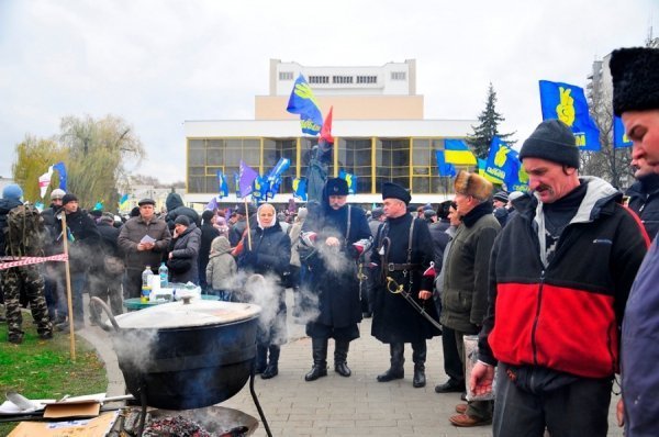 Віче на луцькому Майдані. ФОТО