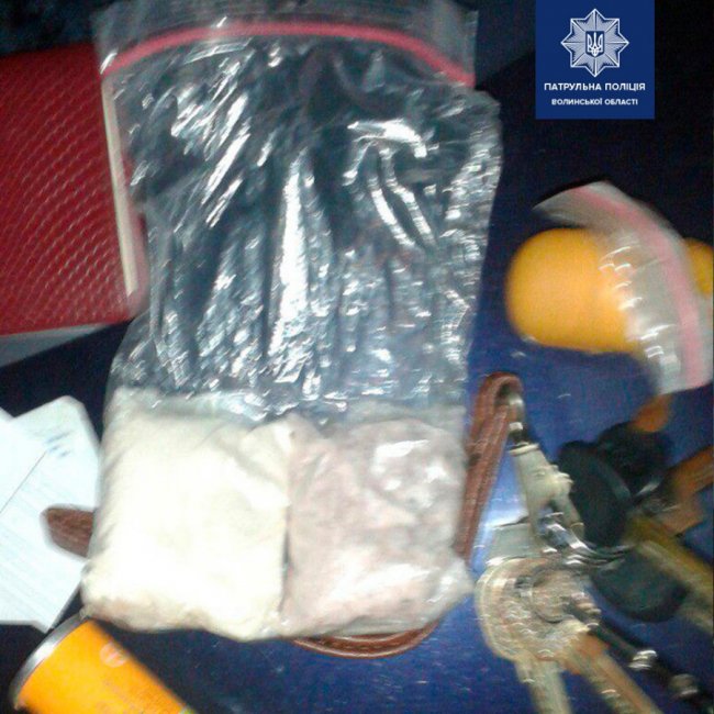 У Луцьку вночі патрульні затримали водія з цілим «арсеналом» наркотиків