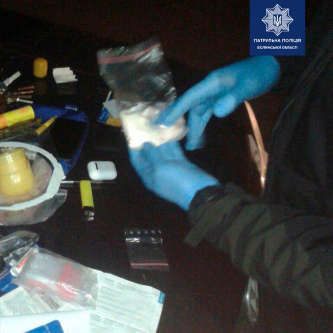У Луцьку вночі патрульні затримали водія з цілим «арсеналом» наркотиків