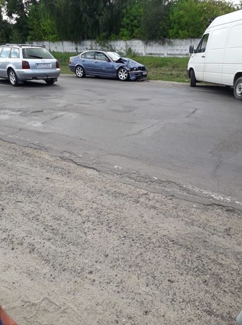 Під Луцьком «беха» на єврономерах влетіла у рейсовий автобус. ФОТО