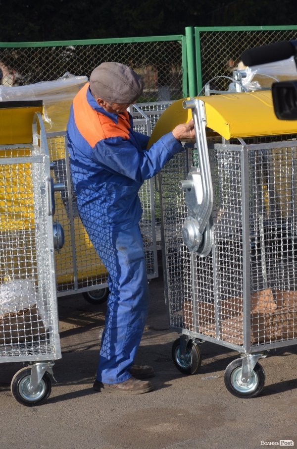 Луцьк отримав 38 контейнерів для сміття на майже 200 тисяч гривень. ФОТО 