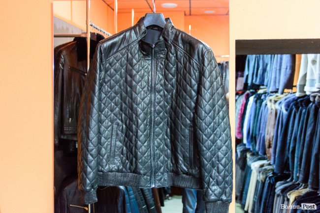 У магазині шкіри та хутра «Steel» у центрі Луцька пропонують шалені знижки*