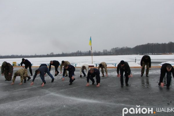 До патріотичного флешмобу долучилися шацькі бійці АТО