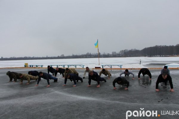 До патріотичного флешмобу долучилися шацькі бійці АТО