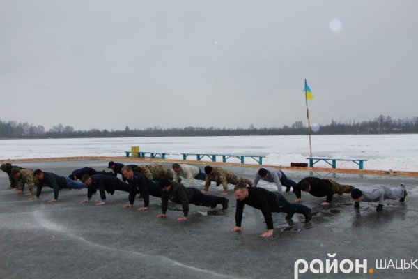 До патріотичного флешмобу долучилися шацькі бійці АТО