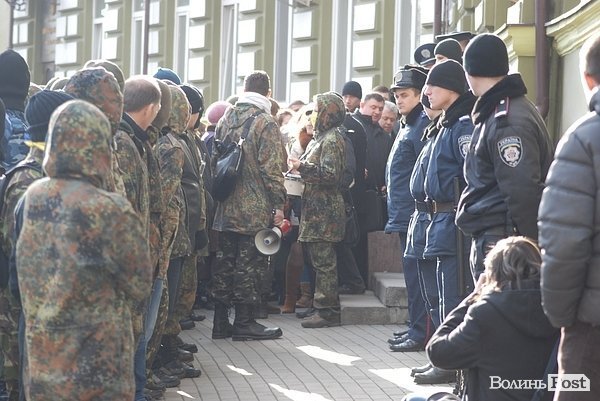 У Луцьку «Правий сектор» пікетує прокуратуру. ФОТО