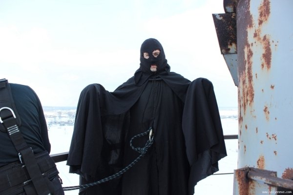 У Луцьку голий чоловік стрибнув з 50-метрової висоти. ФОТО