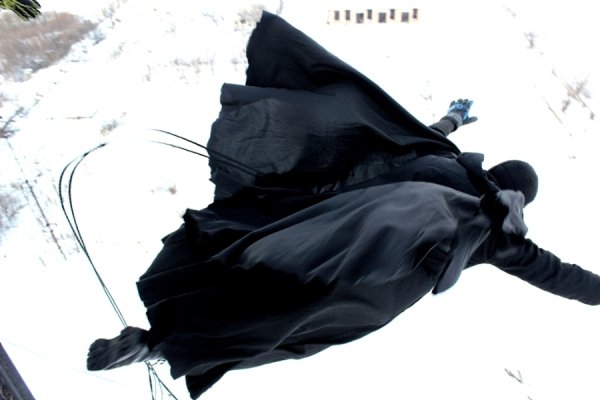 У Луцьку голий чоловік стрибнув з 50-метрової висоти. ФОТО