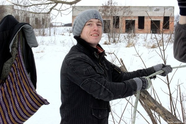 У Луцьку голий чоловік стрибнув з 50-метрової висоти. ФОТО