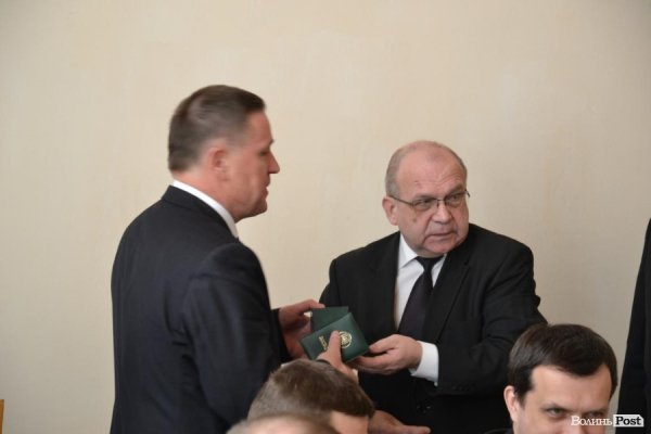Гунчик дав Горбенку нагороду і представив нового «головного правника» області. ФОТО