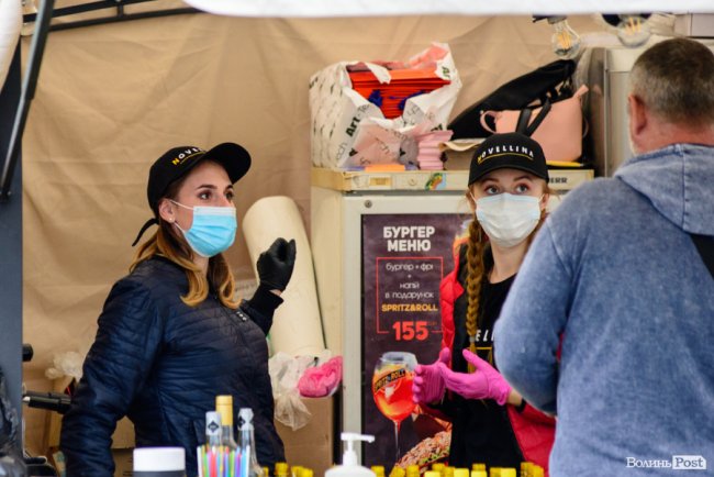 Сотні машин, несподіванки від Novellina і неймовірні емоції: автоконцерт БЕZ ОБМЕЖЕНЬ відгримів під Луцьком. ФОТОРЕПОРТАЖ