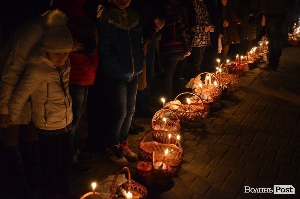 Великодня ніч у центрі Луцька. ФОТО