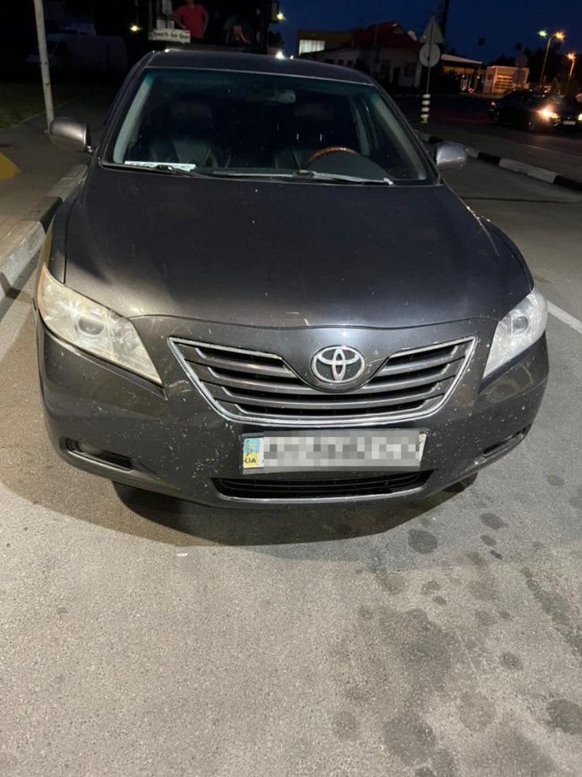 На волинському кордоні собаки знайшли наркотики у двох чоловіків. ФОТО