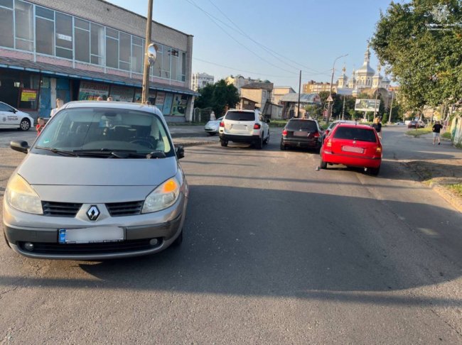 У Луцьку через п'яного водія зіткнулися чотири автомобілі