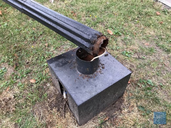 У місті на Волині повалили ліхтар