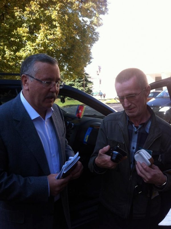 Анатолій Гриценко зустрівся з лучанами. ФОТО*