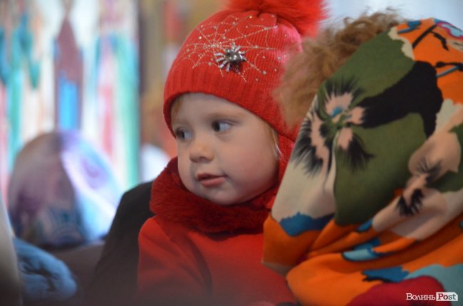 Килим із квітів та цілування рук: як у Луцьку зустріли Онуфрія. ФОТОРЕПОРТАЖ