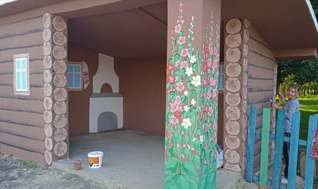 Мешканці волинського села креативно розмалювали автобусну зупинку. ФОТО