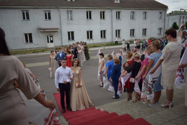 Як відгуляли випускний у Голобах. ФОТО