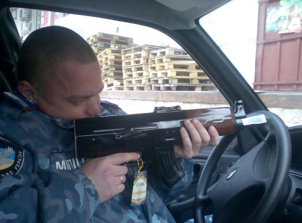 «Беркут» в соцмережах: зброя, м'язи і гола наречена. ФОТО