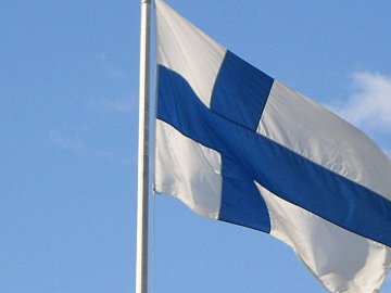 Фінляндія перестала пускати авто з російськими номерами