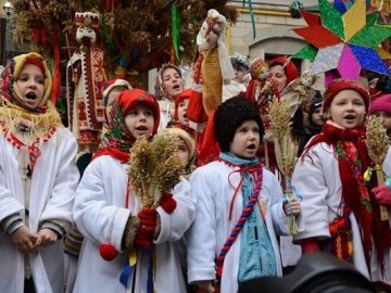 Коли в Україні діти ходять колядувати?