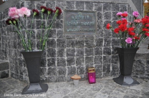 У Львові встановили пам’ятник Кузі з «Гадюкіних». ФОТО